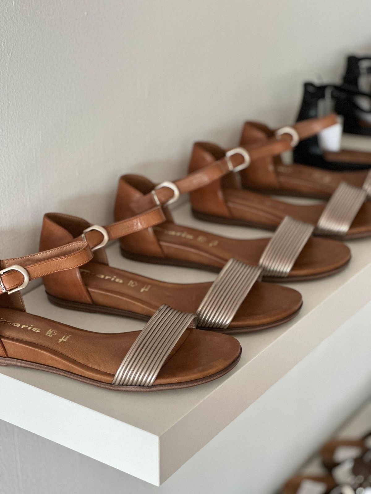 Tamaris sandal 28110 cognac