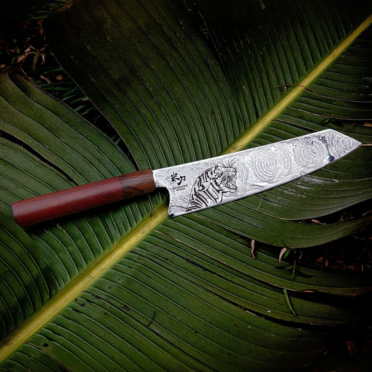 Tigritude II. Limited Edition Taktilt Damaskus Stål Køkkenkniv, Kiritsuke Kniv