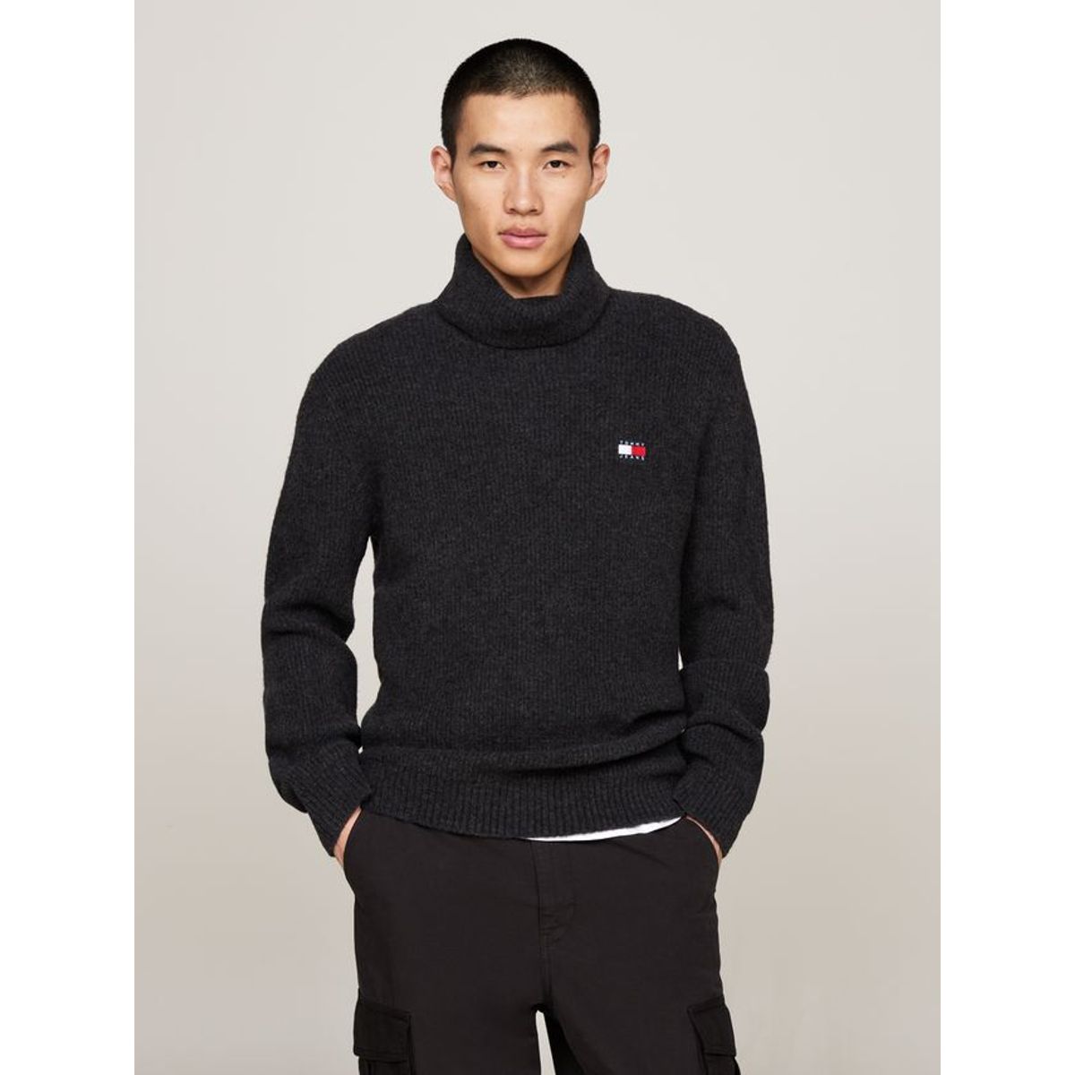 TJM SLIM ROLL NECK BADGE SWEATER