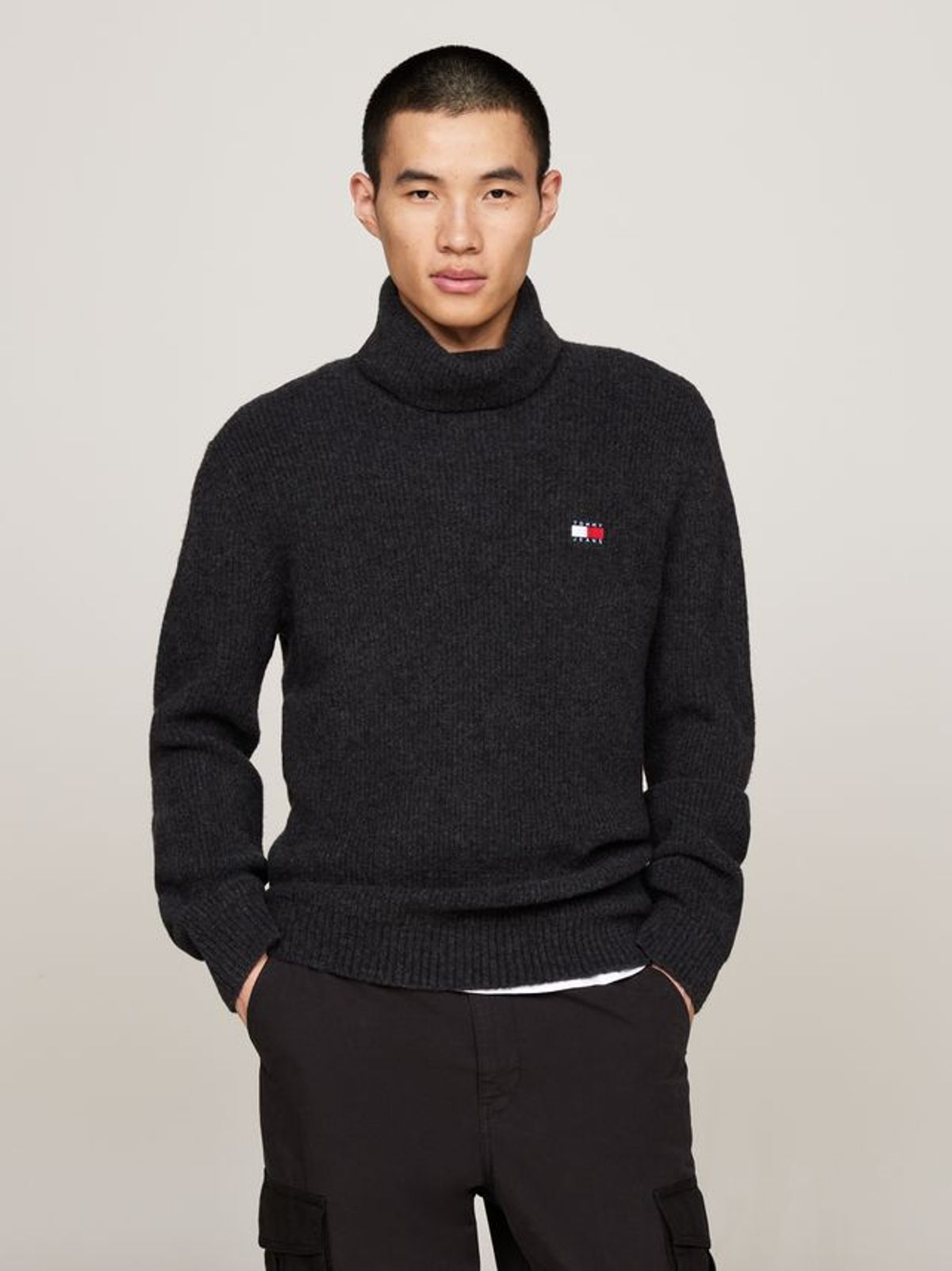 TJM SLIM ROLL NECK BADGE SWEATER