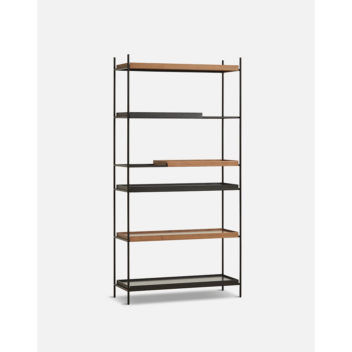 Tray Shelf, høj fra Woud (Black: 2 wide, 1 short / Walnut: 2 wide, 1 short )