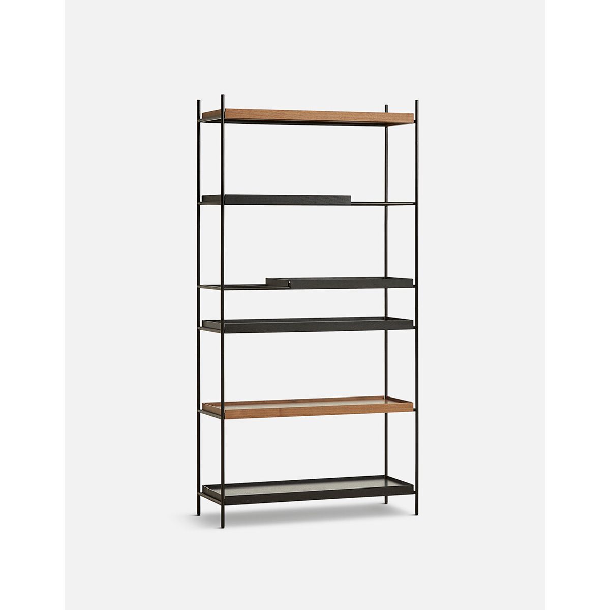 Tray Shelf, høj fra Woud (Black: 2 wide, 2 short / Walnut: 2 wide )