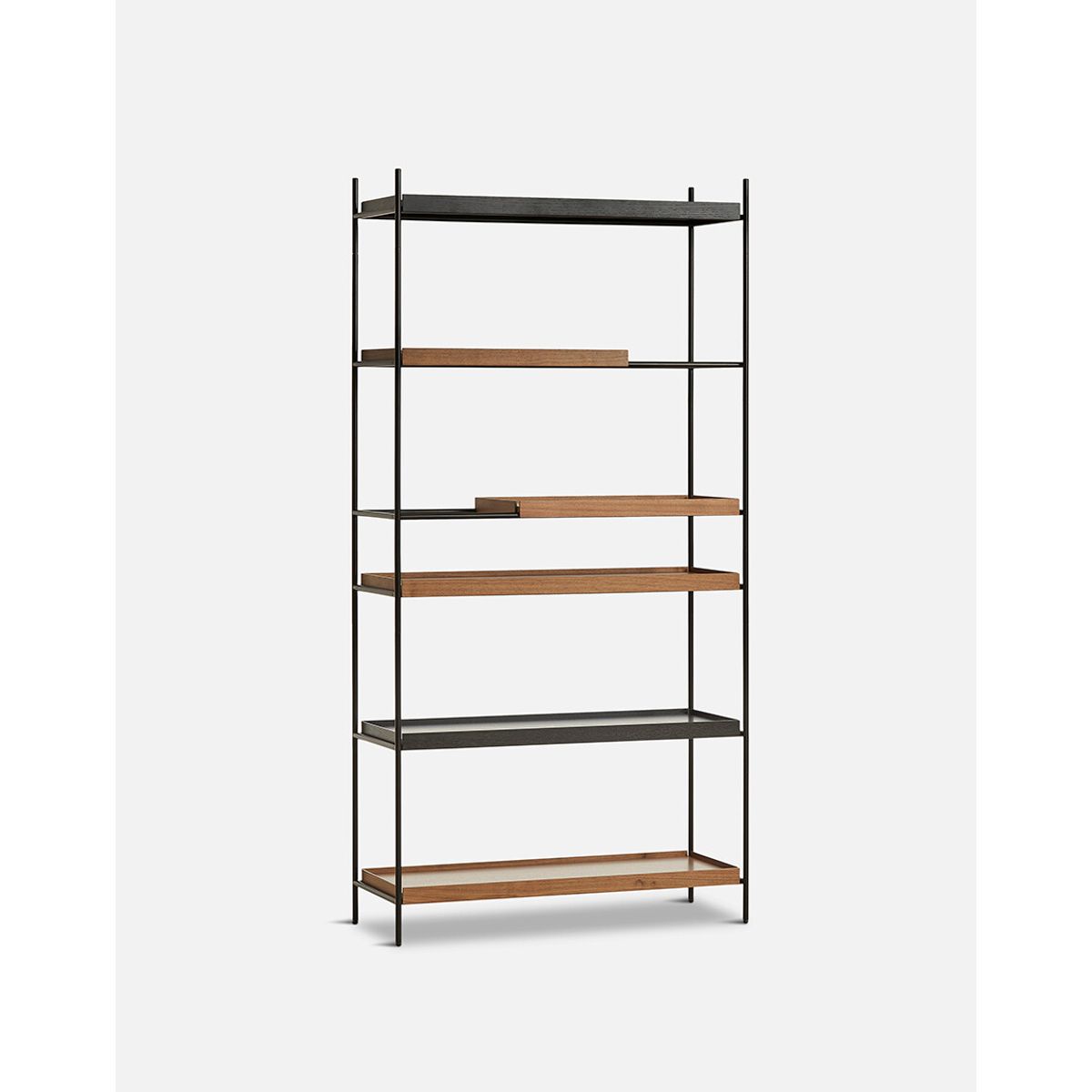 Tray Shelf, høj fra Woud (Black: 2 wide / Walnut: 2 wide, 2 short )