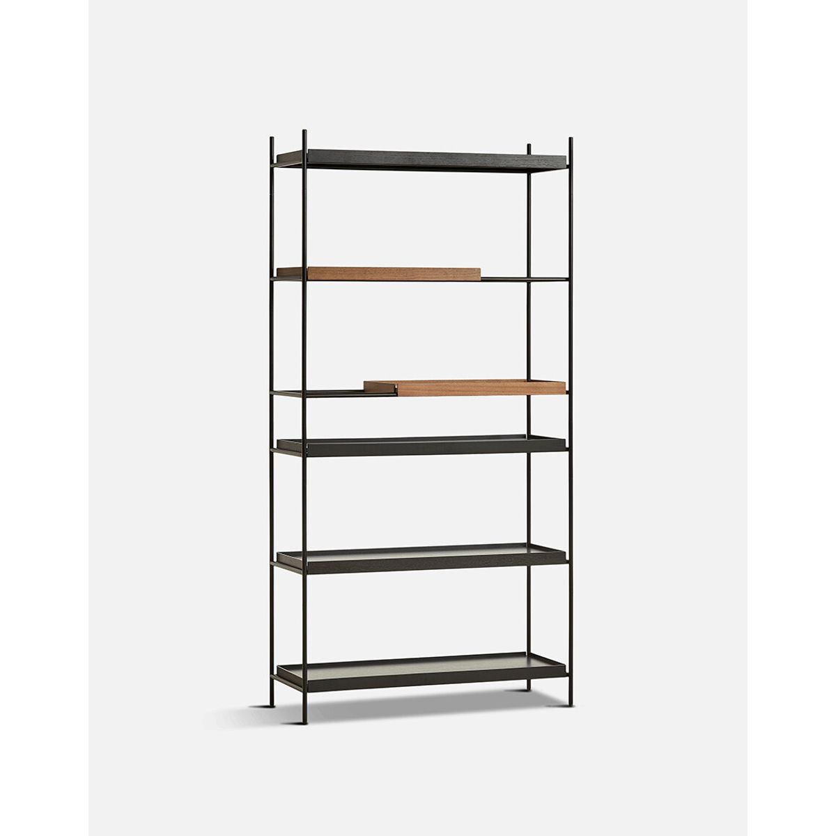 Tray Shelf, høj fra Woud (Black: 4 wide / Walnut: 2 short )