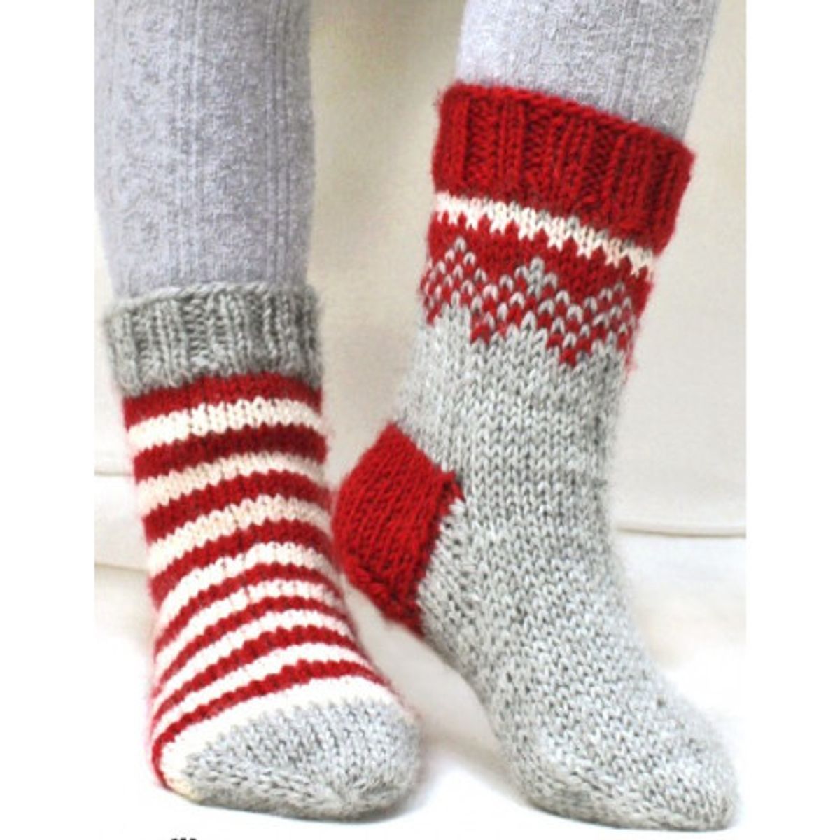 Twinkle Toes by DROPS Design 4 - Julesokker Grå med mønster på skaftet - 41/43