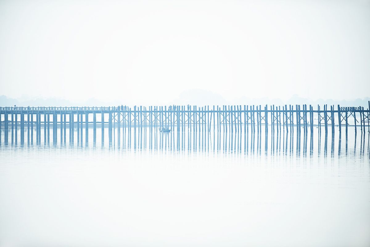 U Bein Bridge in the fog af Julie Aucoin