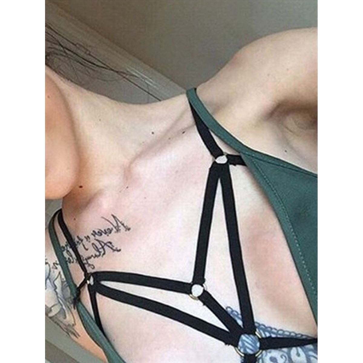 V-udskærings bralette