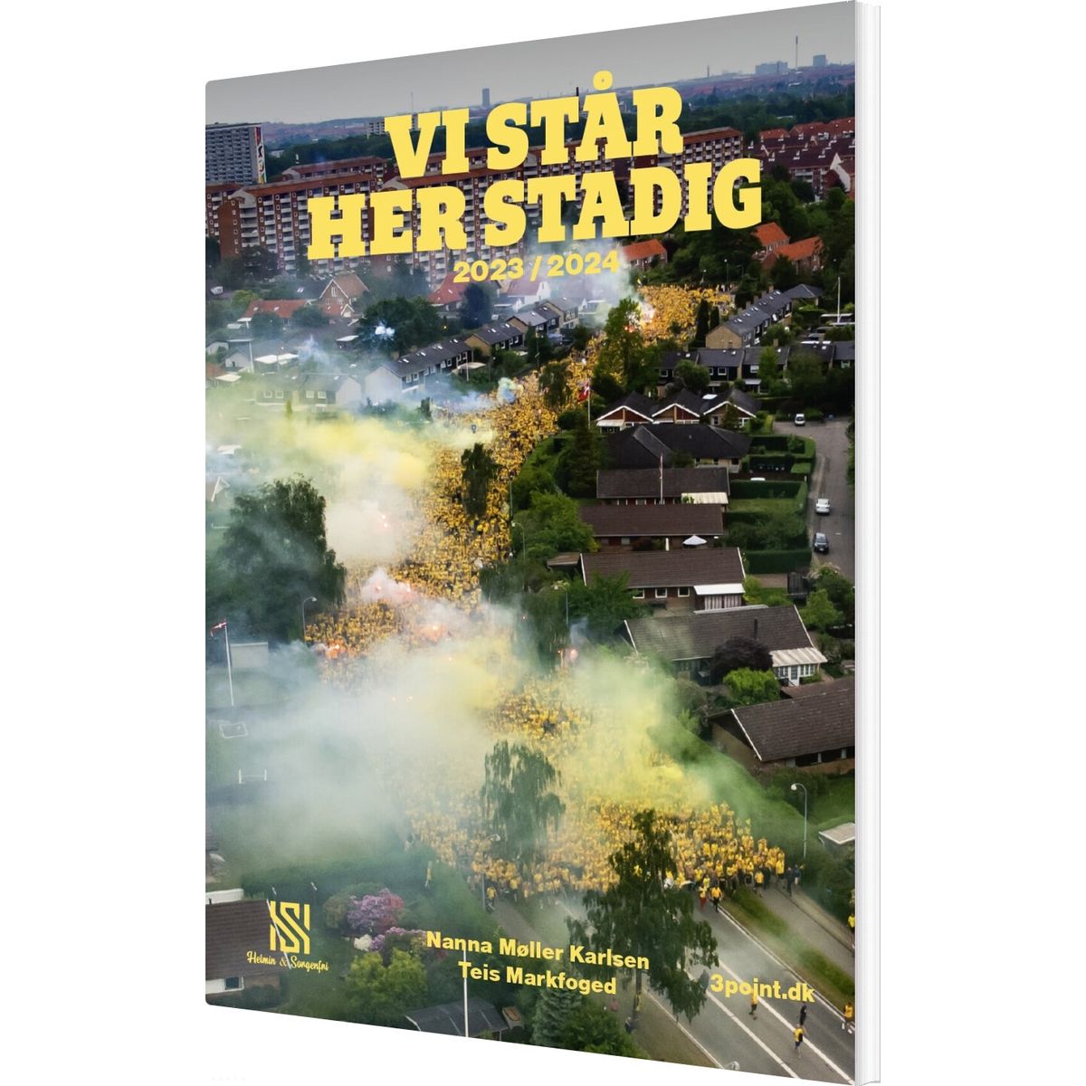 Vi Står Her Stadig 2023/2024 - Nanna Møller Karlsen - Bog