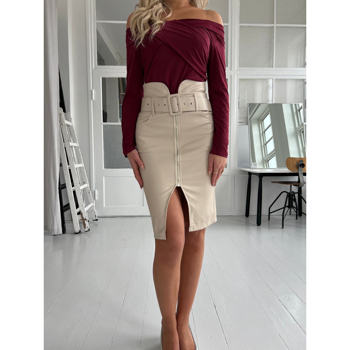 Vickie beige skirt