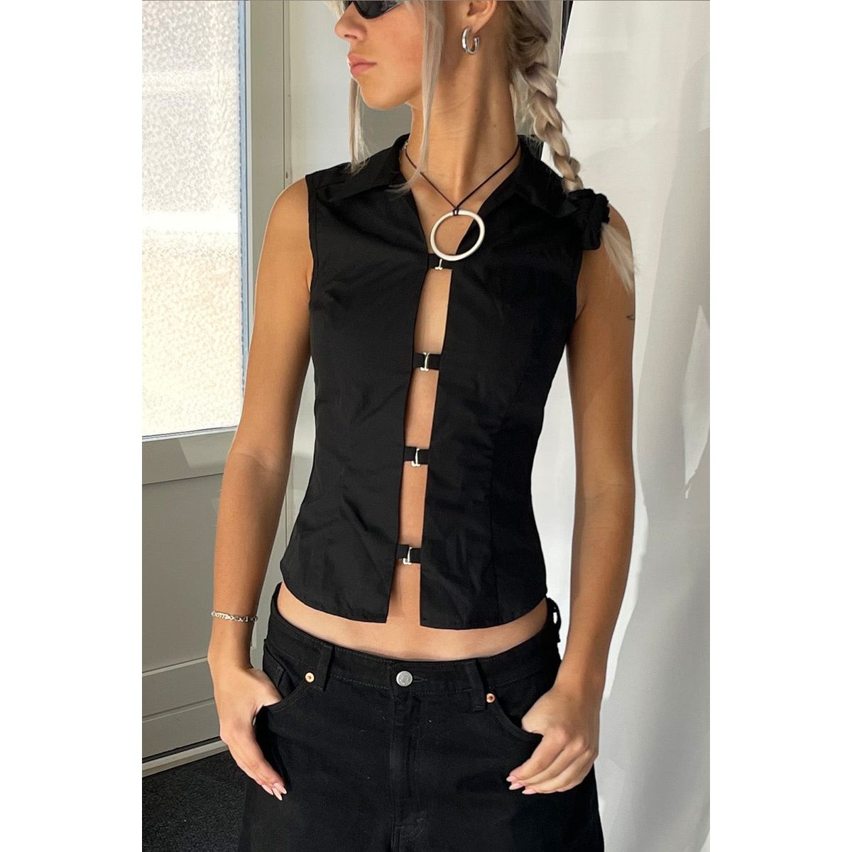 Xenia & Lisa x Sistie - Sort figursyet vest - M