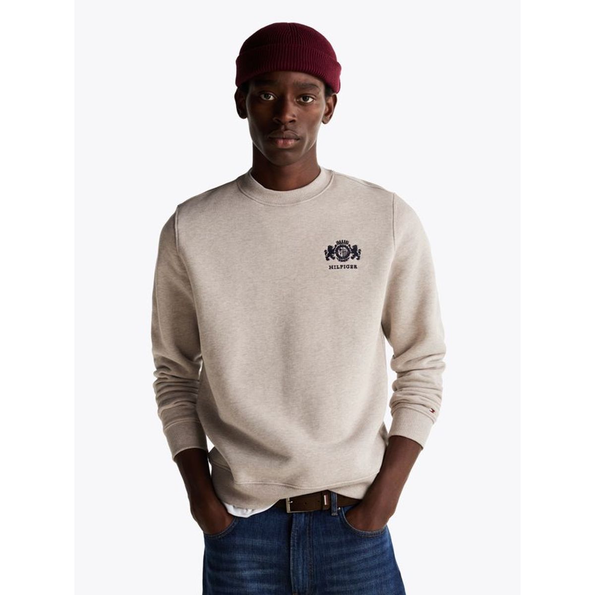 SMALL CREST EMRBO SWEATSHIRT