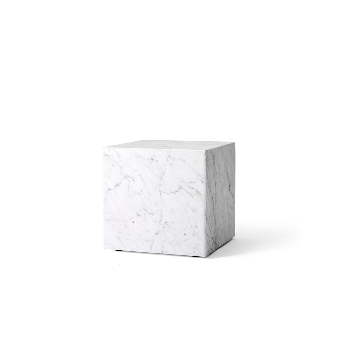 Plinth Cubic White Carrara marmor fra Audo Copenhagen