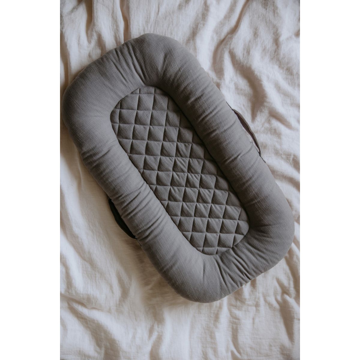 Cocoon babynest med kapok - dusted brown