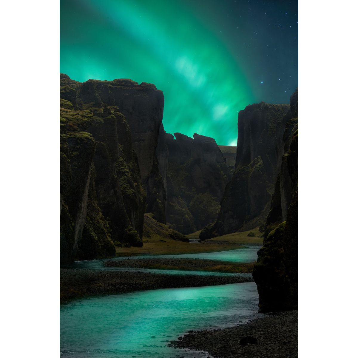 Aurora Cliffs af Mikkel Beiter