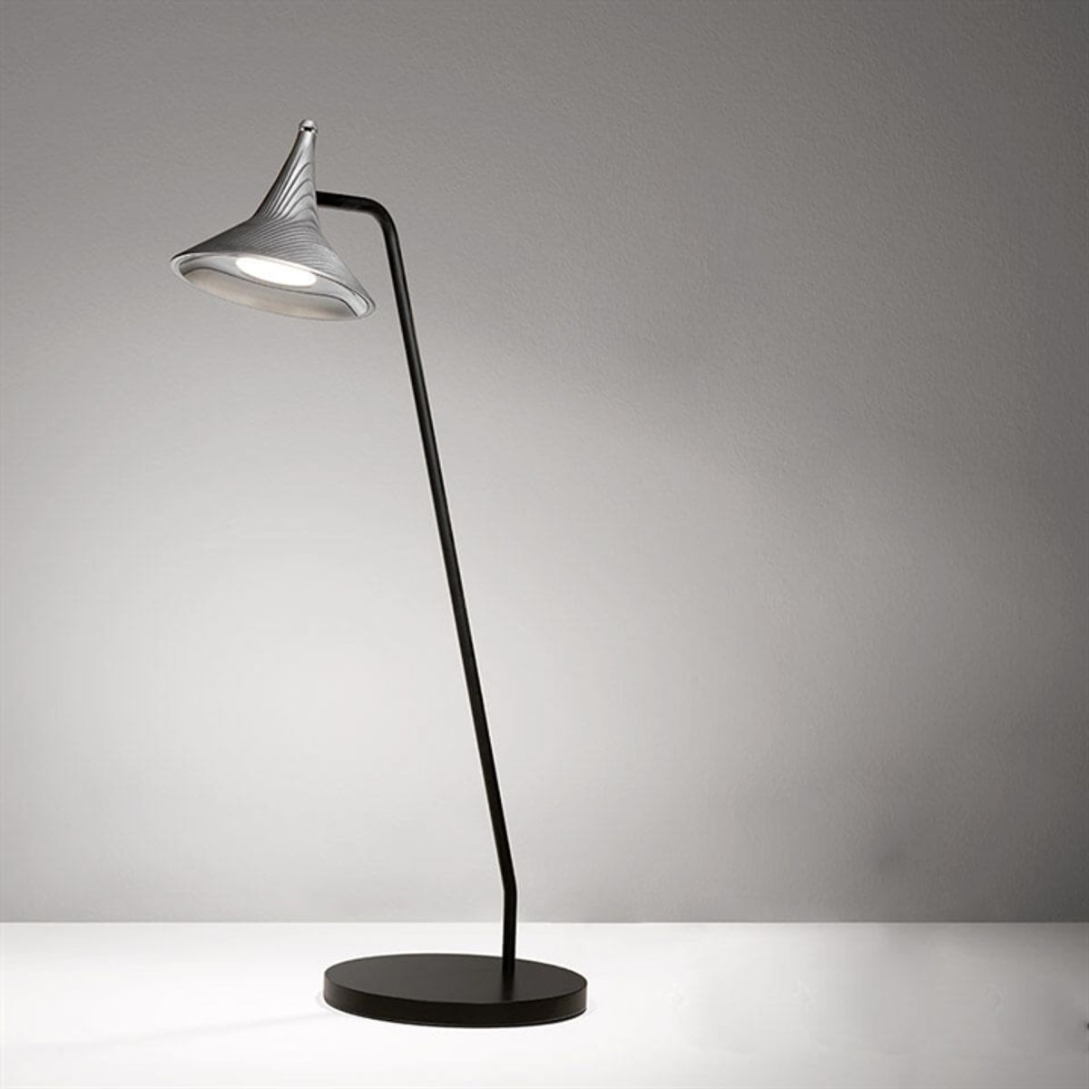 Unterlinden bordlampe, aluminium