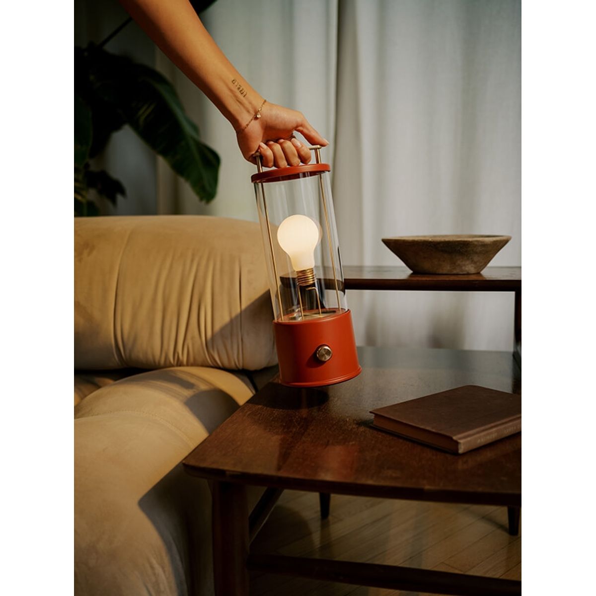 Tala The Muse Portable bordlampe, pomona red