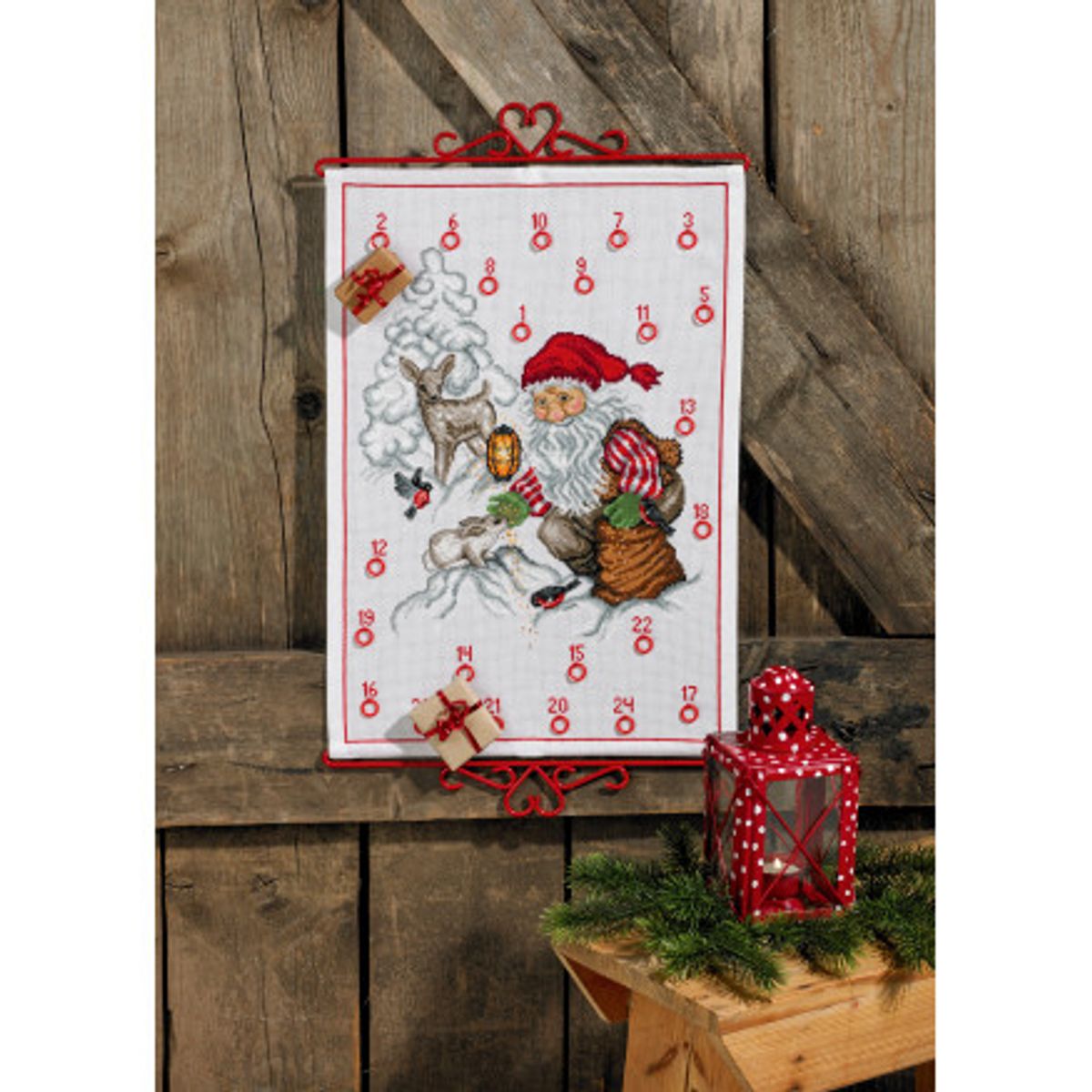 Permin Broderikit Julekalender Julemanden fodrer 35x51cm