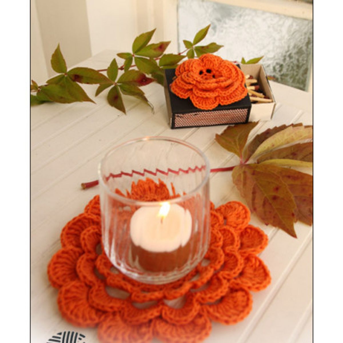 Pumpkin Blossom by DROPS Design - Halloween Pynt Hækleopskrift - Pumpkin Blossom by DROPS Design