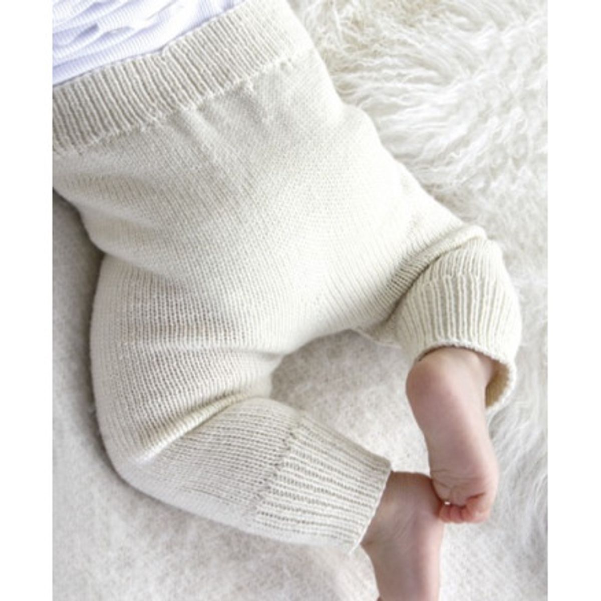 Cozy and Cute by DROPS Design - Baby Bukser Strikkeopskrift str. 1/3 m - 2 år