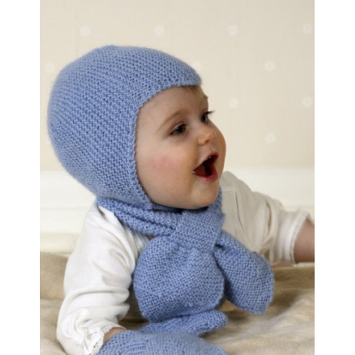 Baby Aviator Hat by DROPS Design - Djævlehue, Halstørklæde og Vanter S - 12/18 mdr