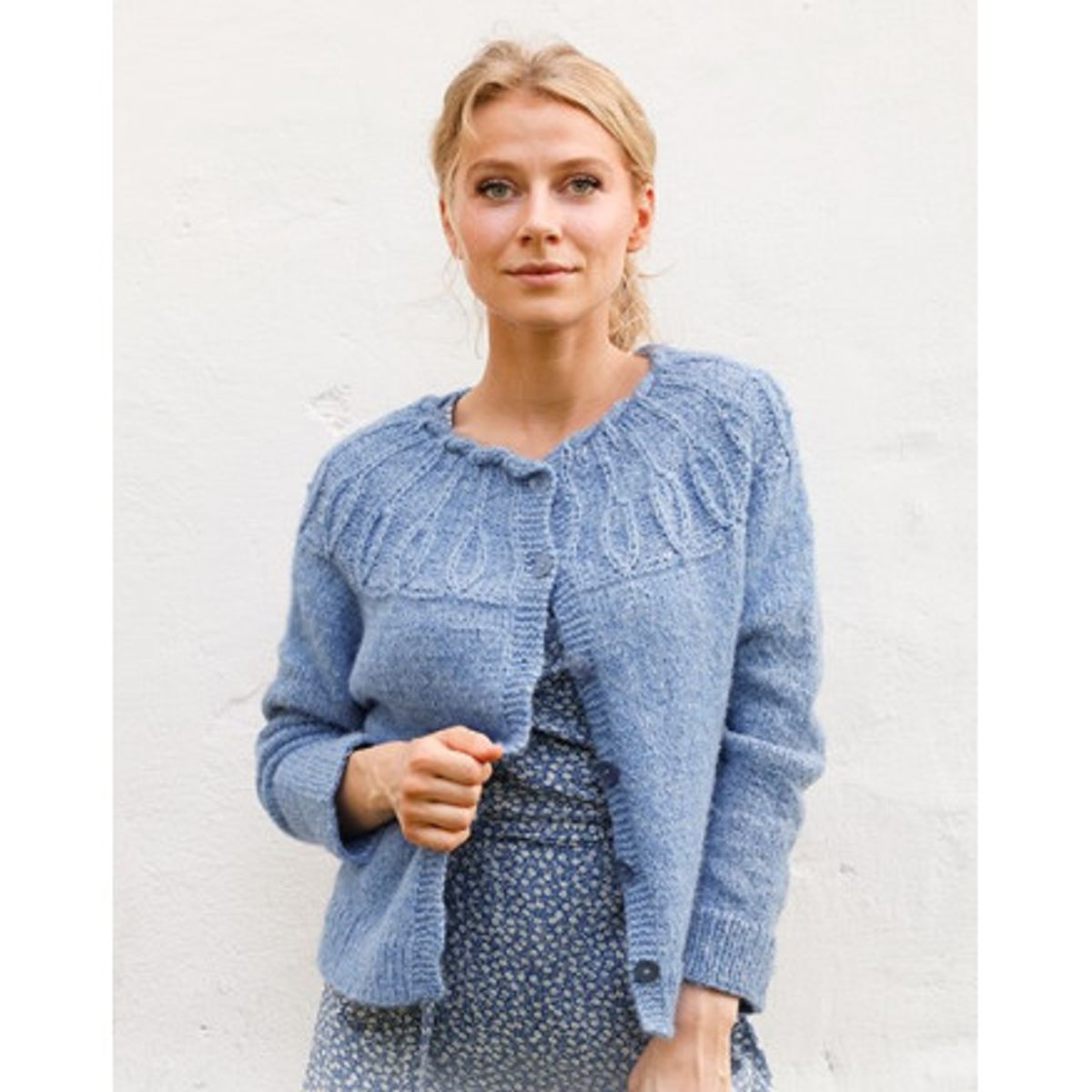 Blue Peacock Cardigan by DROPS Design - Cardigan Strikkeopskrift str. - Small