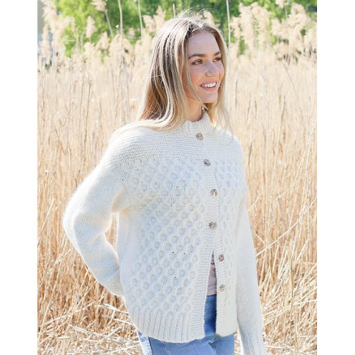 Snowy Bee Cardigan by DROPS Design - Cardigan Strikkeopskrift str. S - - X-Large