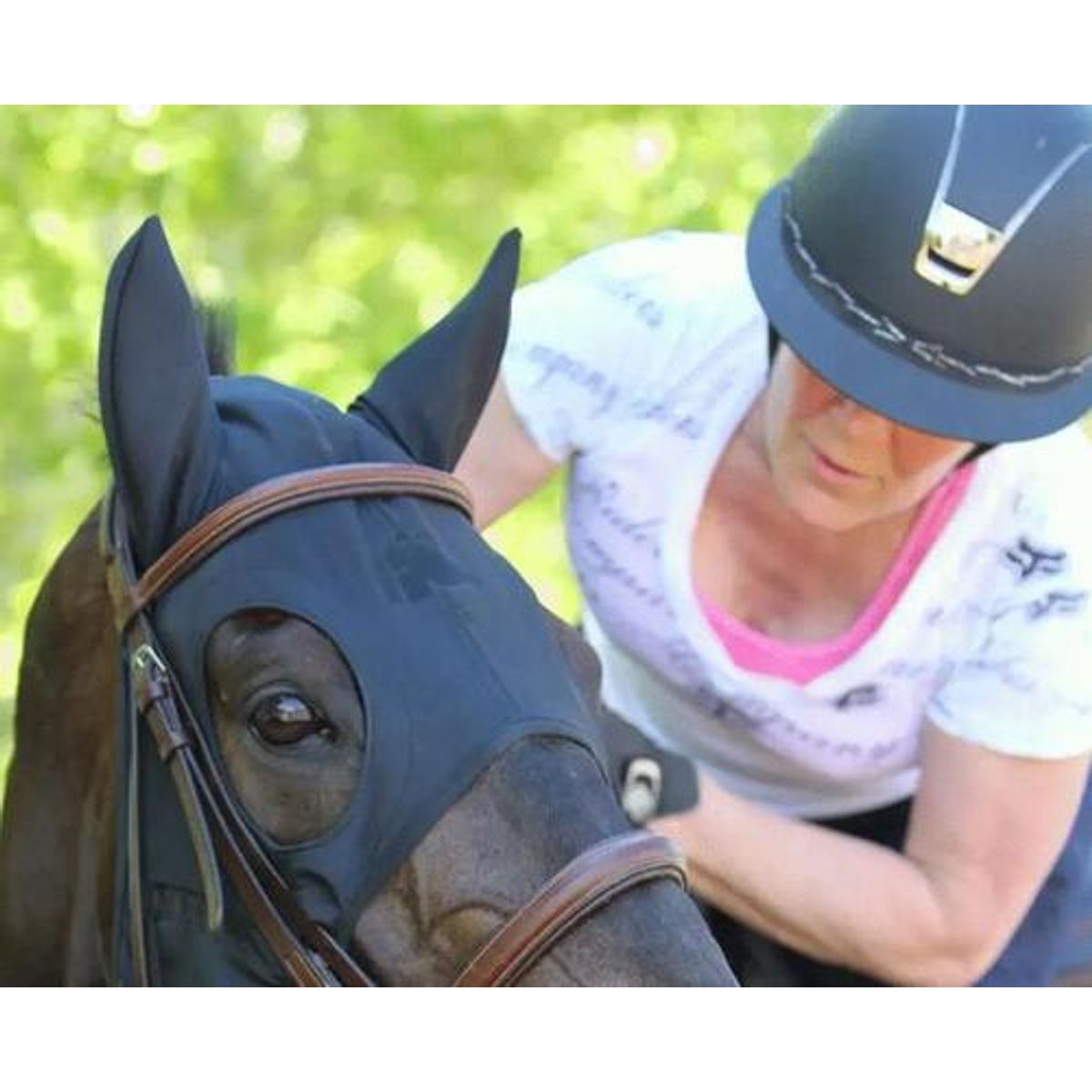 Fenwick Equestrian Liquid Titanium® maske med lydreducerende ører - S - Karabinlukning