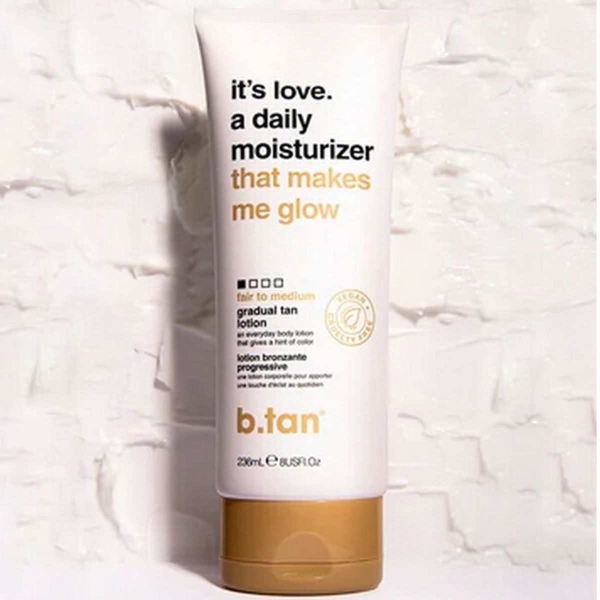 b.tan - Its Love A Daily Moisturiser That Makes Me Glow - 236 ml