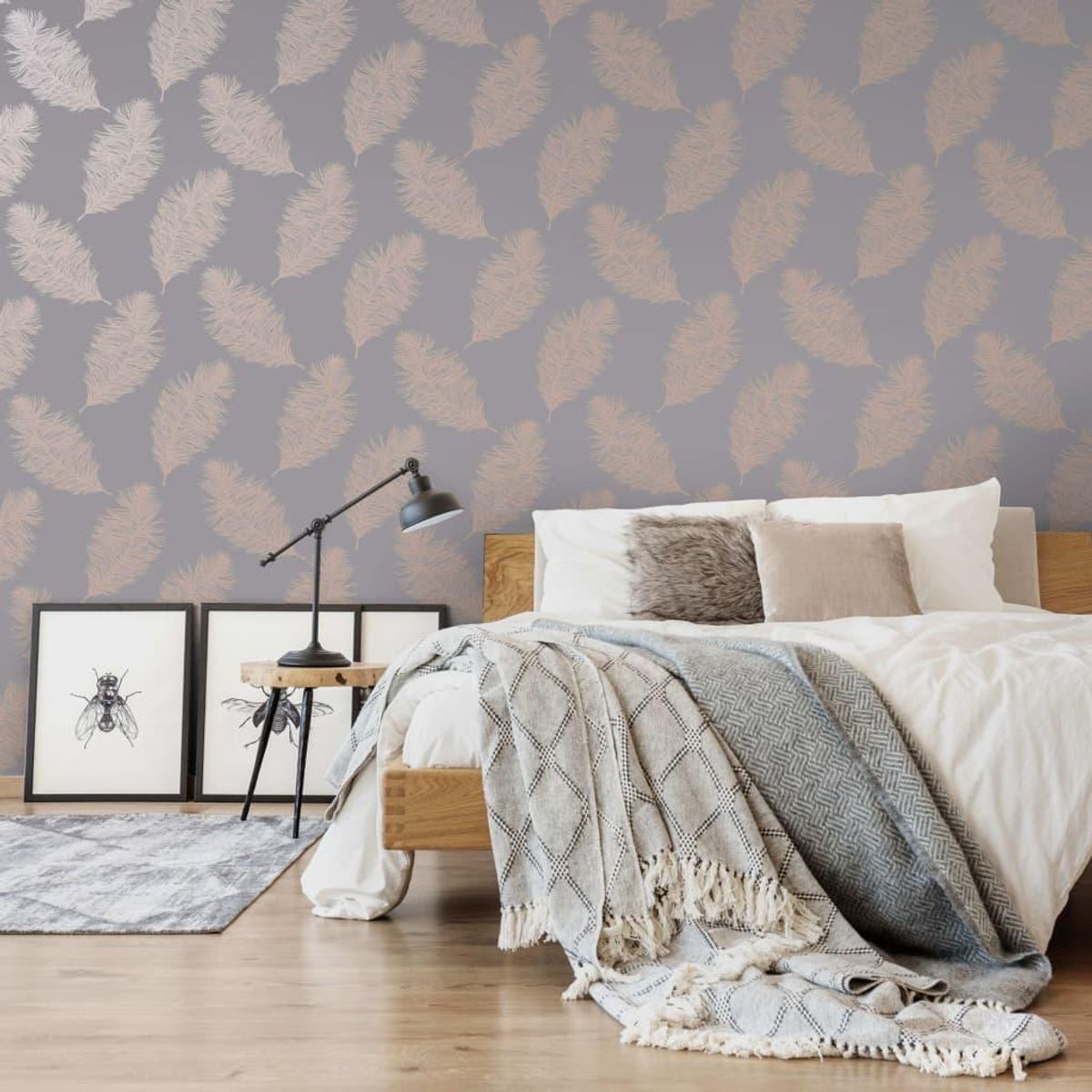 DUTCH WALLCOVERINGS tapet Fawning Feather grå og rosaguld