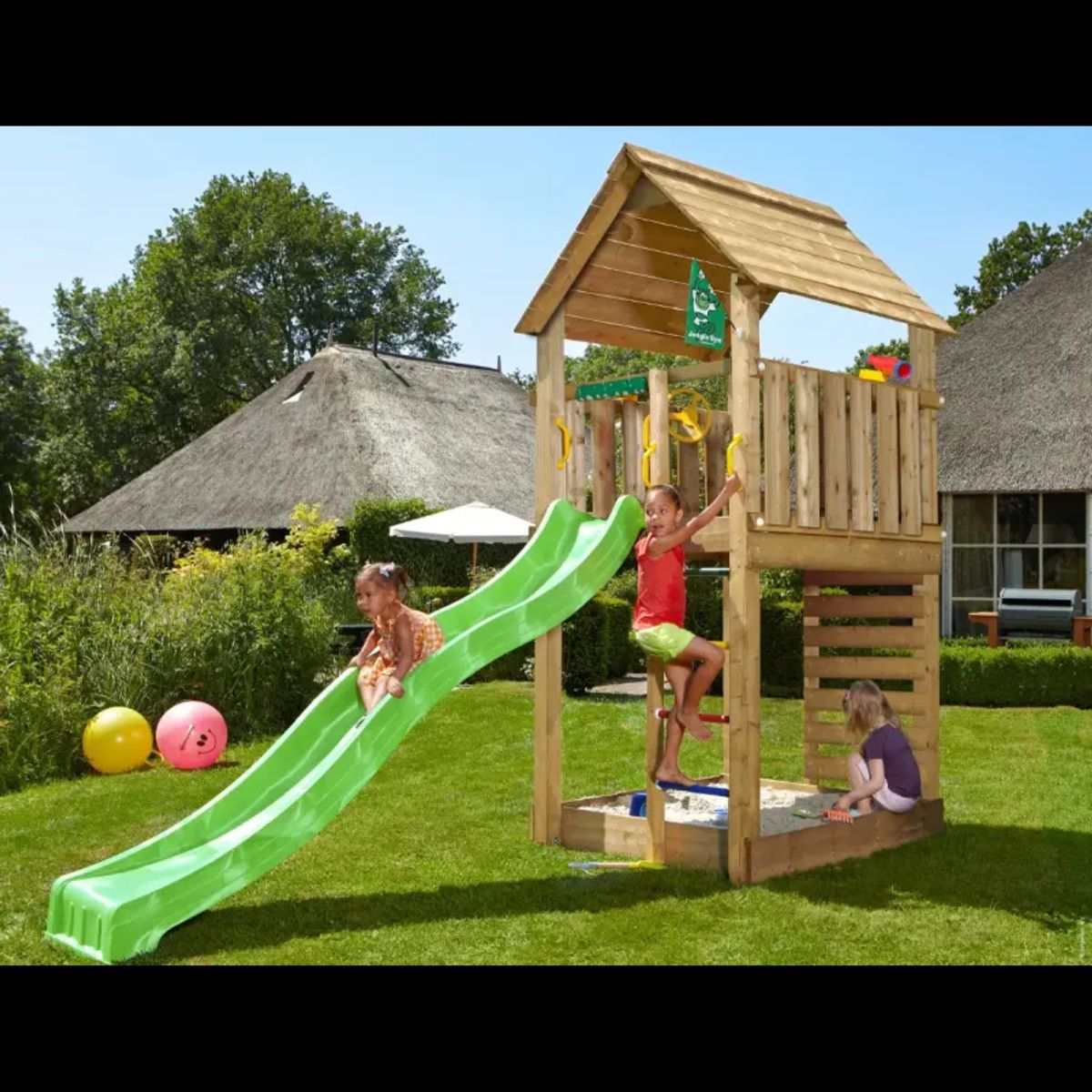 Legetårn komplet Jungle Gym Cabin 2.1 inkl. 120 kg sand og grøn rutsjebane