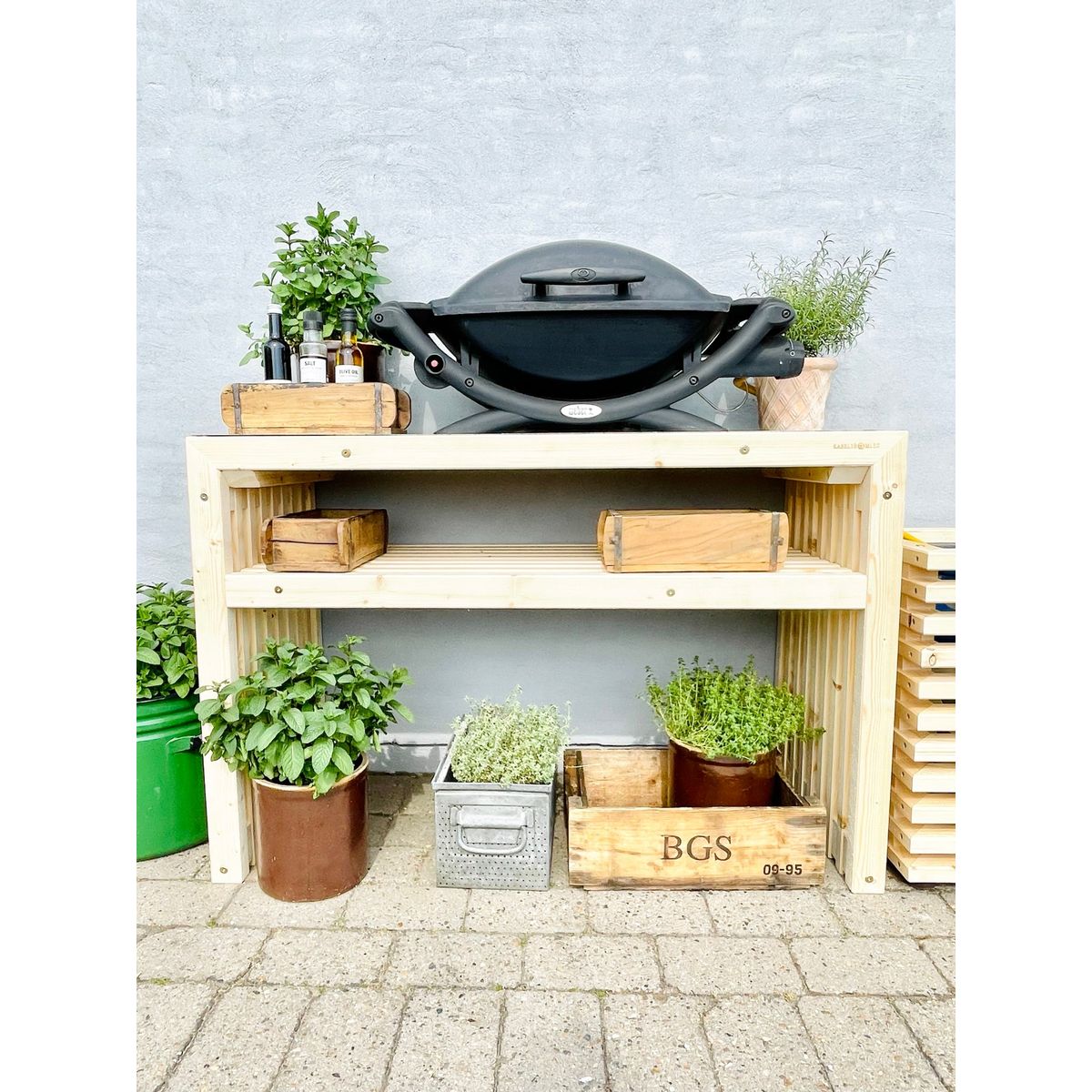 Grillbord af Nye Brede Traller | 137 cm / 52.5 cm / Med Topplade