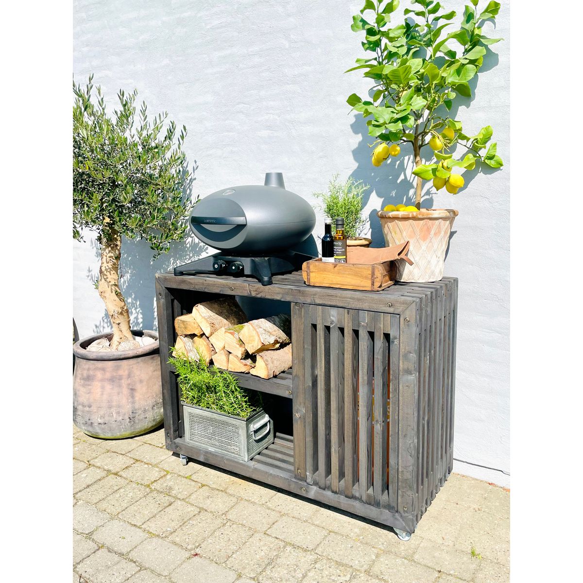 Luksus Grillbord med Gasflaskeskjuler | Sortbejdset | 137 cm / 52.5 cm / Med Topplade