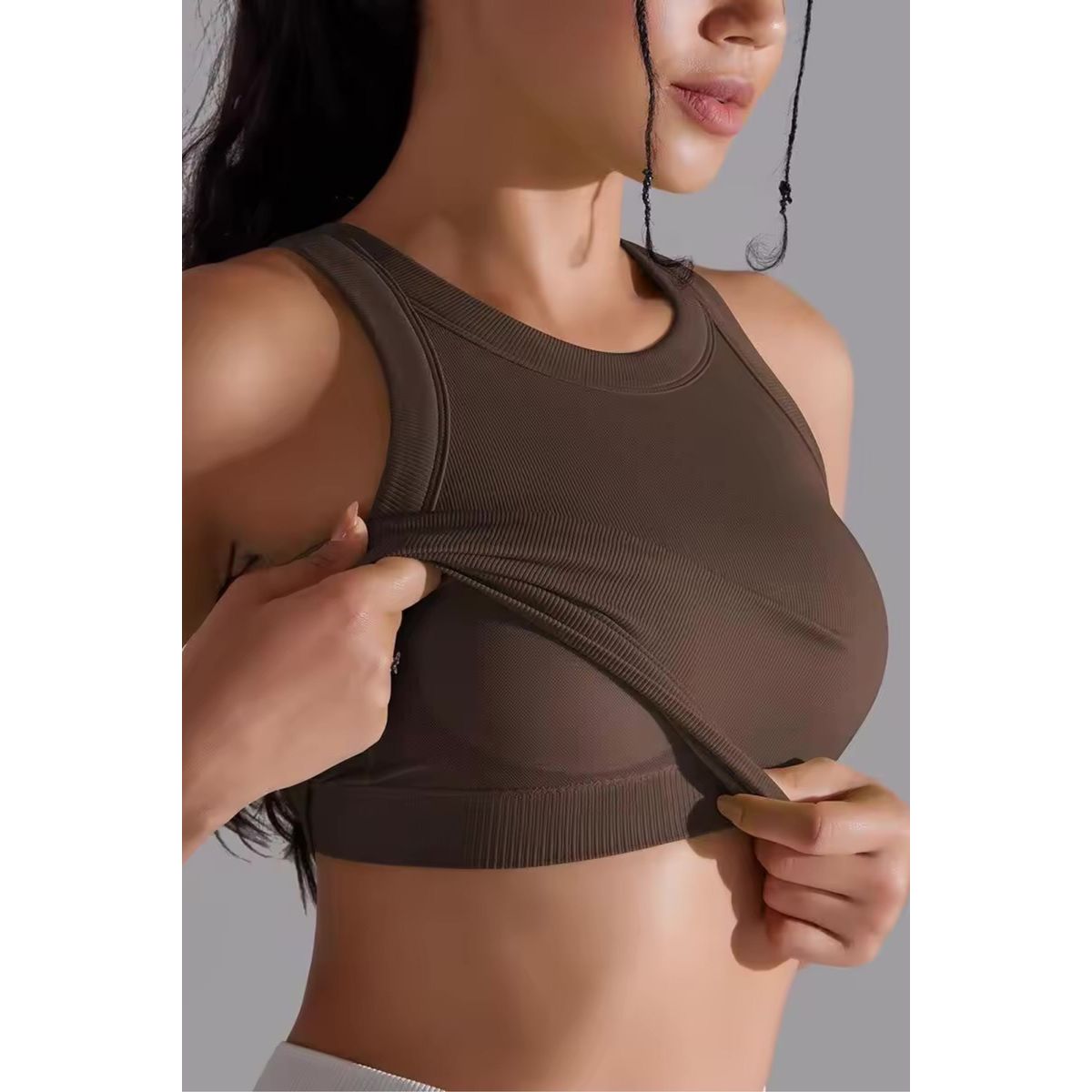 Crop top rund-hals / Indbyggede puder Chocolate - Medium-Large / Chocolate