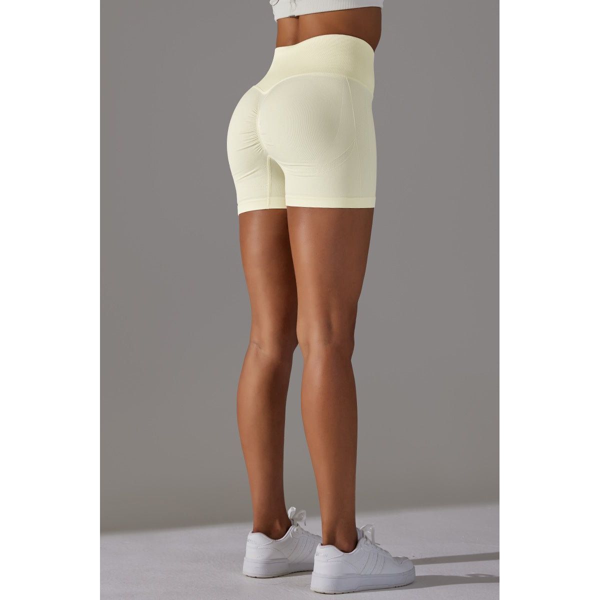 PerformancePro scrunch shorts CreamyWhite - Large / Cornsilk