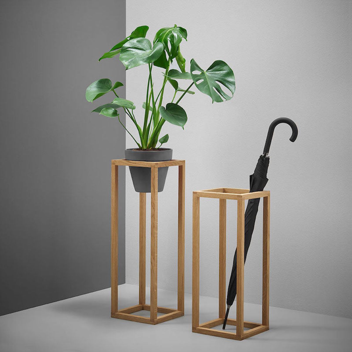 WOOD-UP planteopsats/reol i træ - 55 cm / Bakke i sort