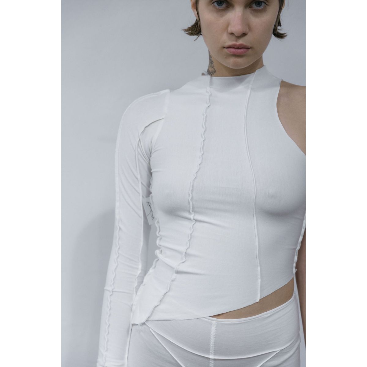 OFF WHITE ONE SLEEVE ASYMMETRIC OPEN SEAM TOP - S/M