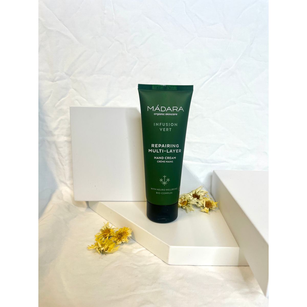 MADARA INFUSION VERT Repairing Multi-Layer Hand Cream