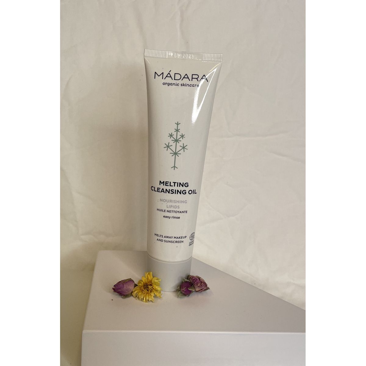 MADARA Melting Cleansing Oil