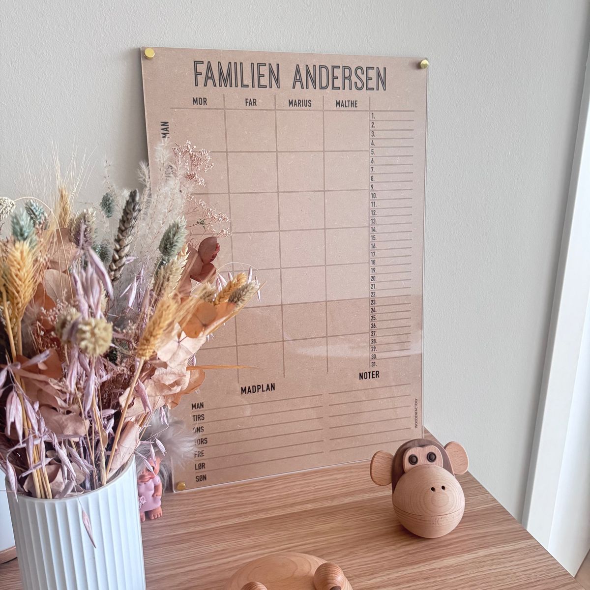 Familiekalender i træ - Fineret valnød / 3