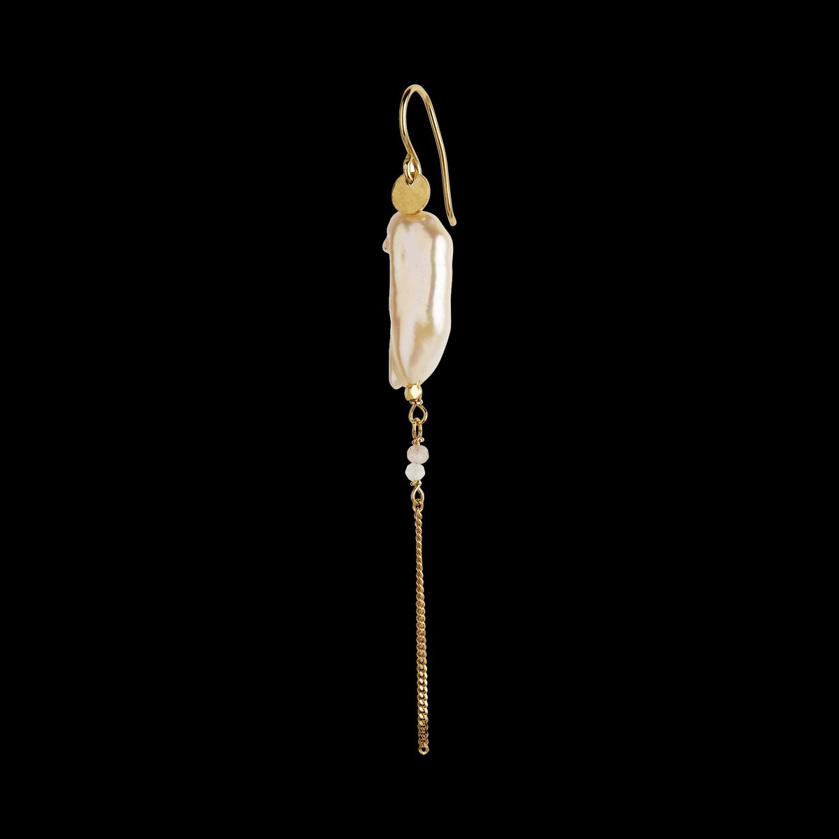 Long Baroque Pearl With Chain Earring White Sorbet - Single - Forgyldt Sølv.