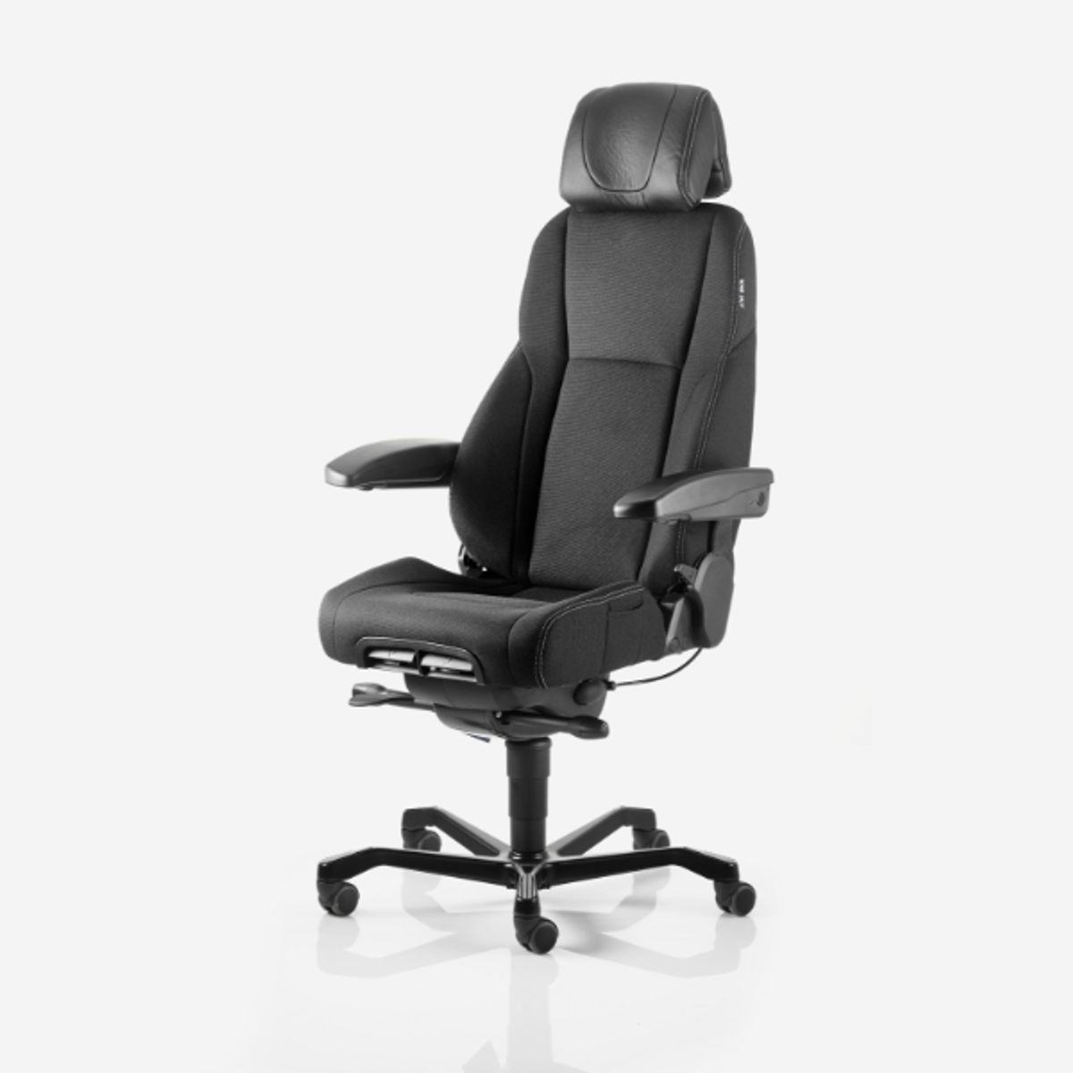 Kontorstol KAB seating K4 Premium, White-Line Sort fighter inkl. armlæn og nakkestøtte i sort skind