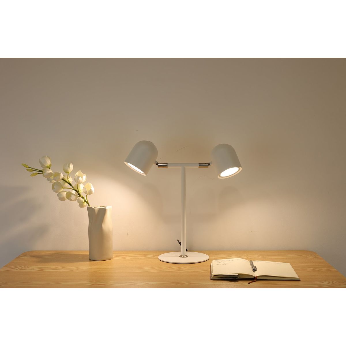 Minimalistisk Skrivebordslampe - Med Base & To lamper - Hvid