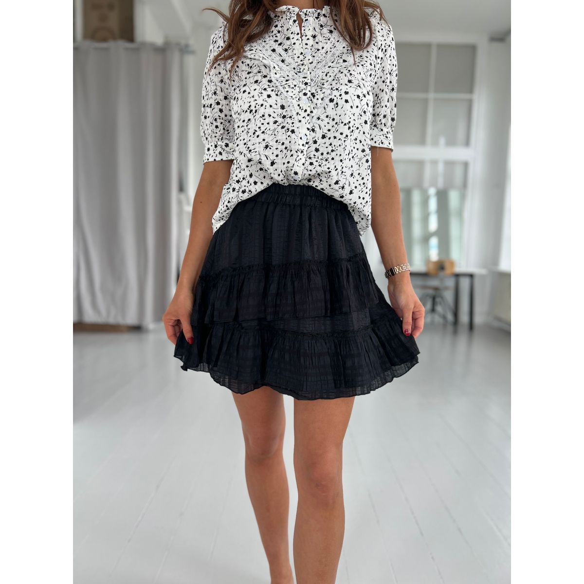 Lucce black short skirt