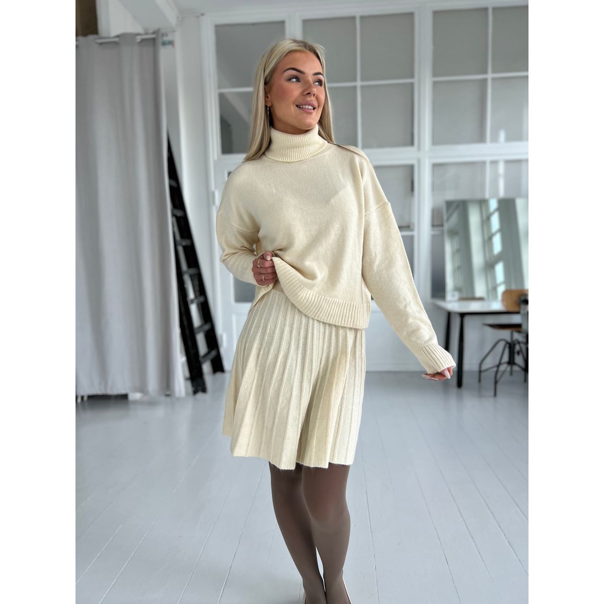 GUAS beige Sweater Set