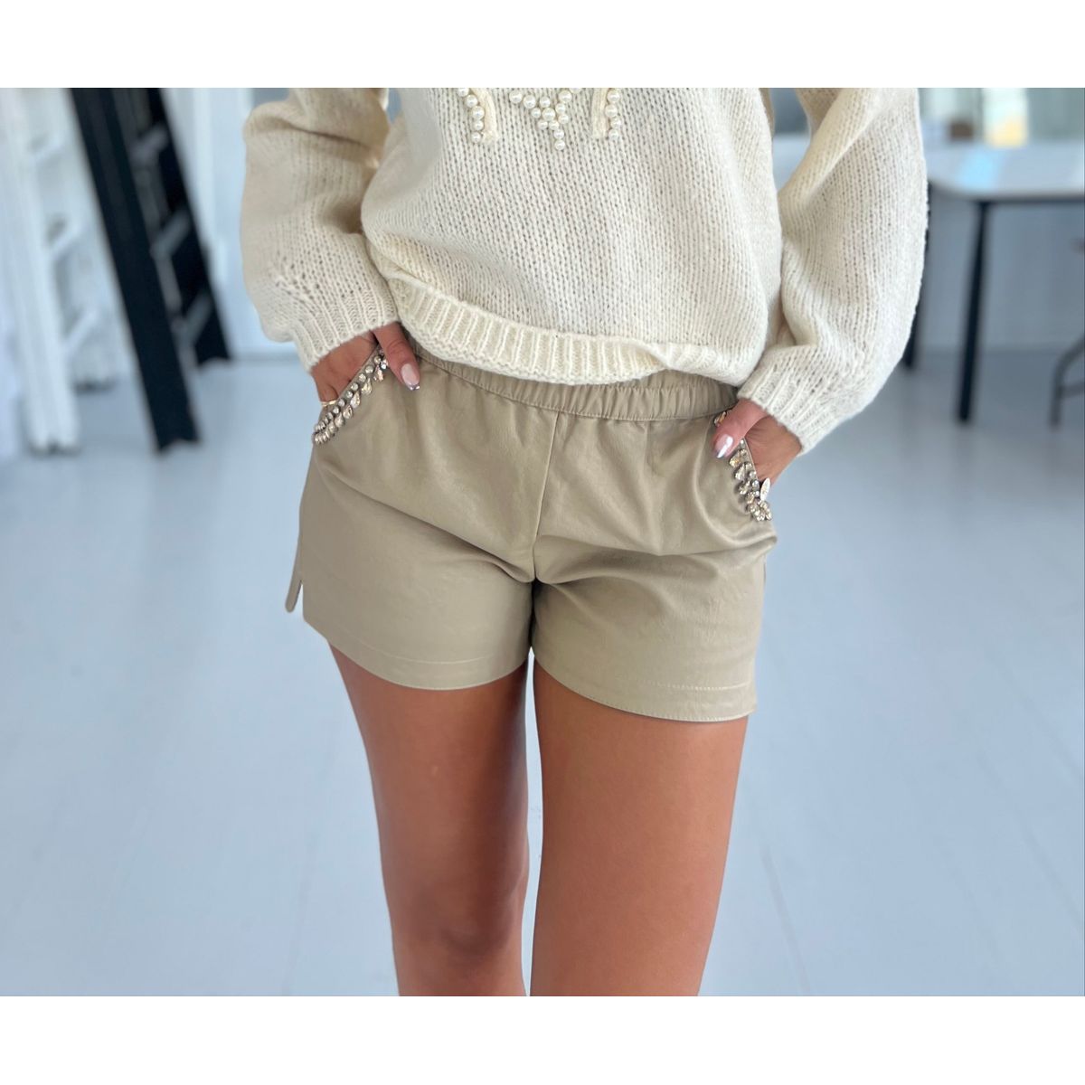 Azaka taupe shorts