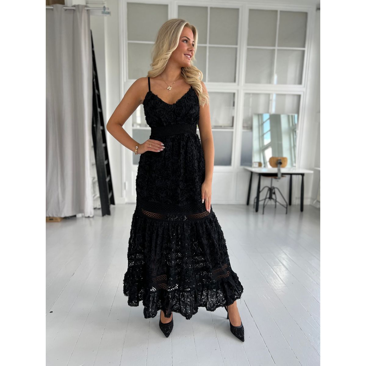 Flam black lace dress