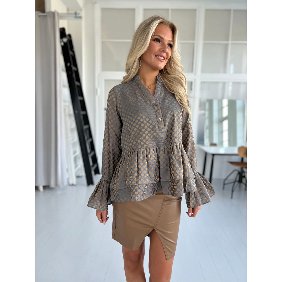 Gaspar Lido Grey blouse