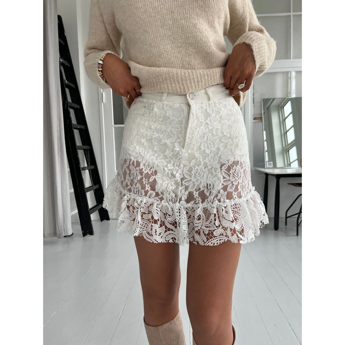 Azaka white lace skirt