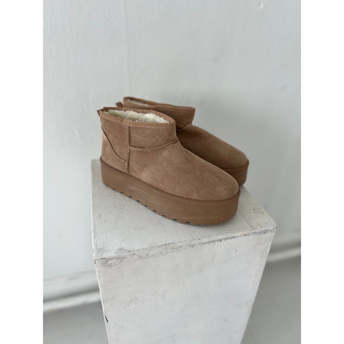 Covana beige teddy boots