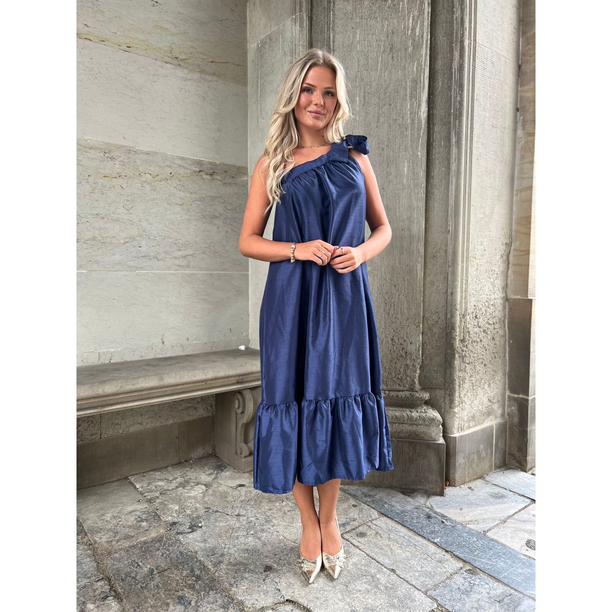 Essentiel darkblue oneshoulder dress